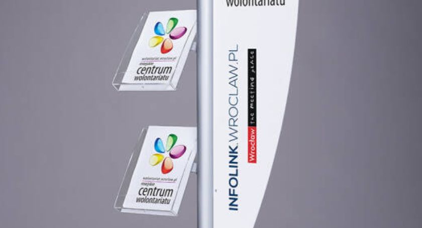 Prezentery reklamowe dla wymagających. Oto stojaki na ulotki i nie tylko