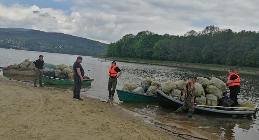Posprzątali morze plastikowych butelek | Zebrano ponad 100 worków ze śmieciami FOTO