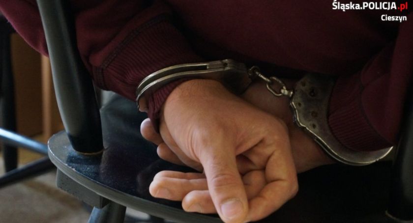 Włamywacz przyłapany na gorącym uczynku tłumaczył, że poproszono go o posprzątanie domu