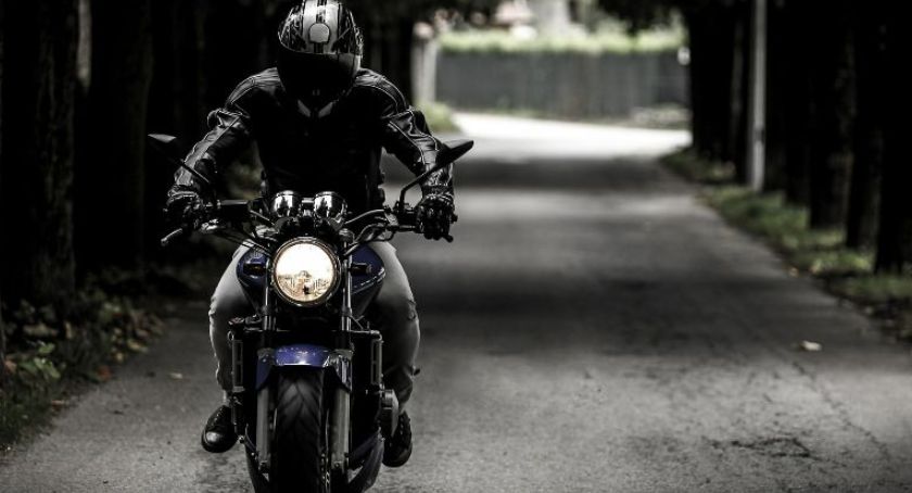 Motocyklista kaskader pod wpływem narkotyków