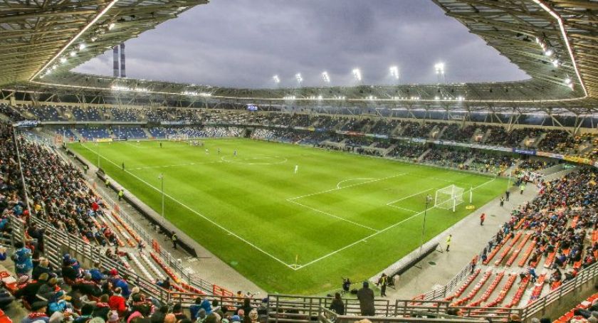 Mecz Ligii Konferencji UEFA na Stadionie Miejskim w Bielsku-Białej