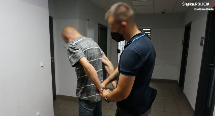 Bielscy policjanci zatrzymali włamywacza i odzyskali skradzionego volkswagena
