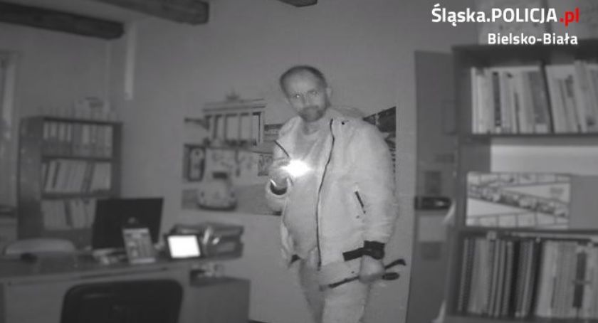 Rozpoznajesz tego złodzieja? Daj znać Policji