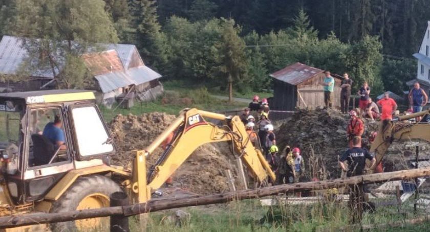Mężczyźni zostali zasypani przy kopaniu studni. Tragedia na Żywiecczyźnie