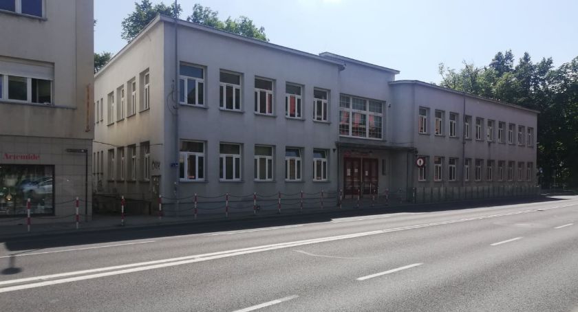Szykują się zwolnienia grupowe w Poczcie Polskiej | Są już dane o bezrobociu za czerwiec