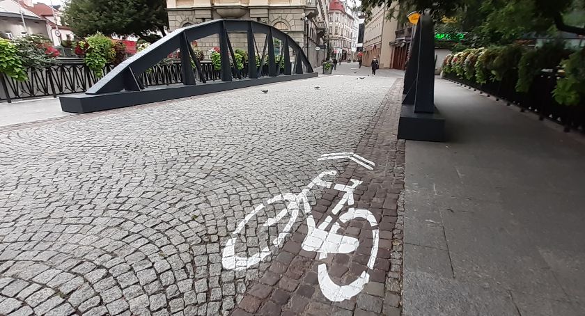 Trasa rowerowa w centrum Bielska-Białej | Pojawiły się już oznaczenia