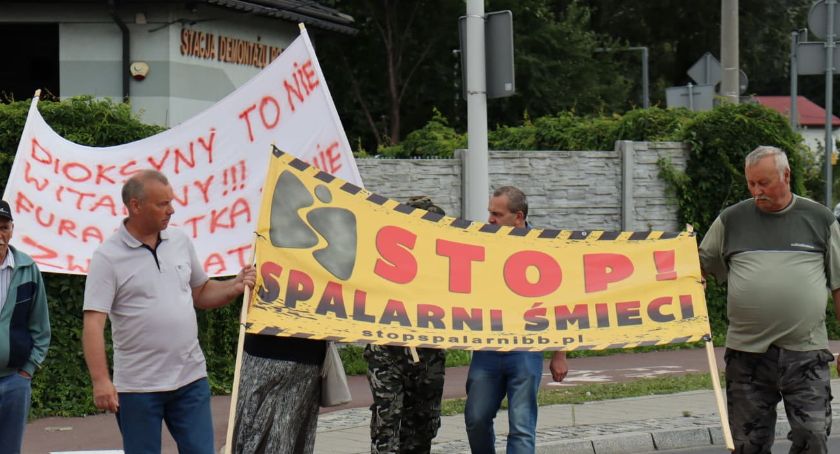 Protest przeciw spalarni w Wapienicy. Demonstranci zablokowali rondo [FOTO]