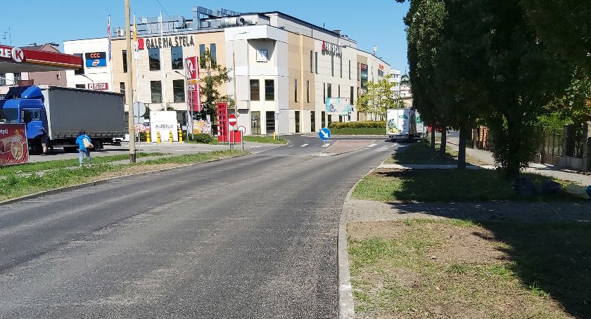Na ul. Kolejowej w Cieszynie załatano wyrwę i przywrócono ruch samochodowy