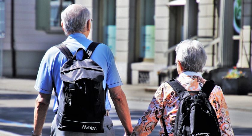 W listopadzie będą wypłacać 14 emerytury. ZUS dementuje informacje w sprawie wniosków