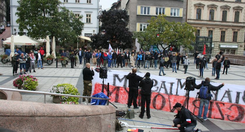 [FOTO] Kontrmanifestacja dla Marszu Równości odbyła się dzisiaj w Bielsku-Białej