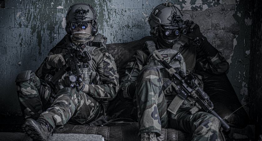 Topowy sprzęt airsoftowy ułatwi Ci poruszanie się w terenie i zapewni obronę