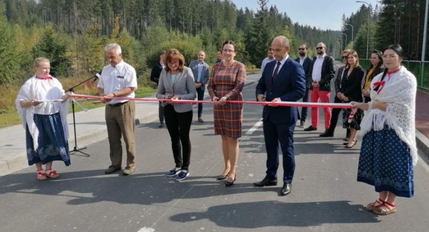 Otwarto rozbudowaną drogę Zaolzie w Istebnej