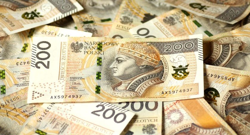 Fałszywe pieniądze trafiły do obiegu | Postawiono zarzuty czterem osobom