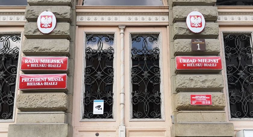 Prezydent zarządził dzień wolny dla urzędników, ale będą musieli to odrobić