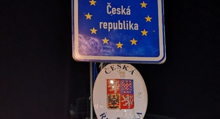 Niezaszczepieni z Polski mają utrudniony wjazd do Czech