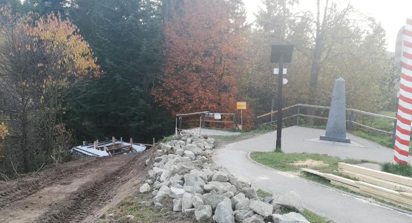 Rozpoczęła się budowa kładki nad Trójstykiem 
