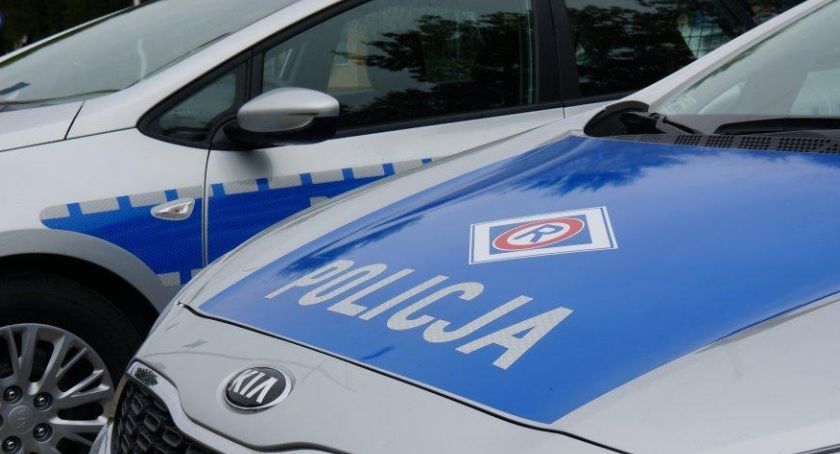 Jechała zygzakiem z przebitą oponą, a spod koła leciały iskry