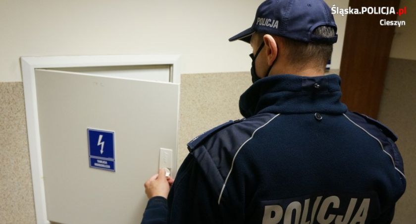 Mężczyzna kradł prąd z klatki schodowej | Policjanci trafili do niego po kablu