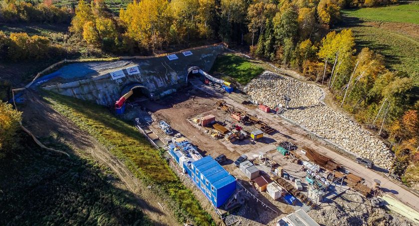 Wydrążono kolejne metry tuneli przy obejściu Węgierskiej Górki [FOTO]