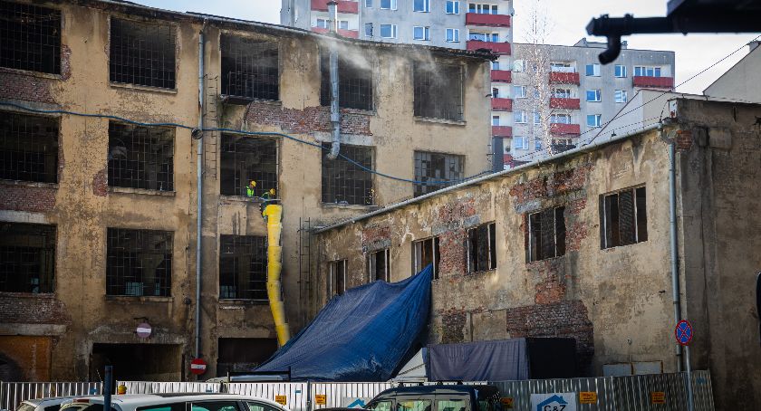 Miasto rozpoczyna remont pofabrycznych pustostanów przy ulicy Dmowskiego