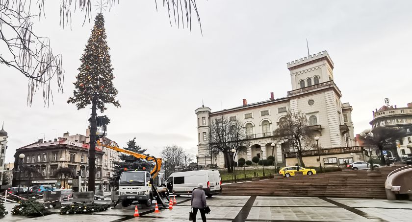 Nowa choinka i inne ozdoby świąteczne w Bielsku-Białej | Od kiedy będzie można je podziwiać?