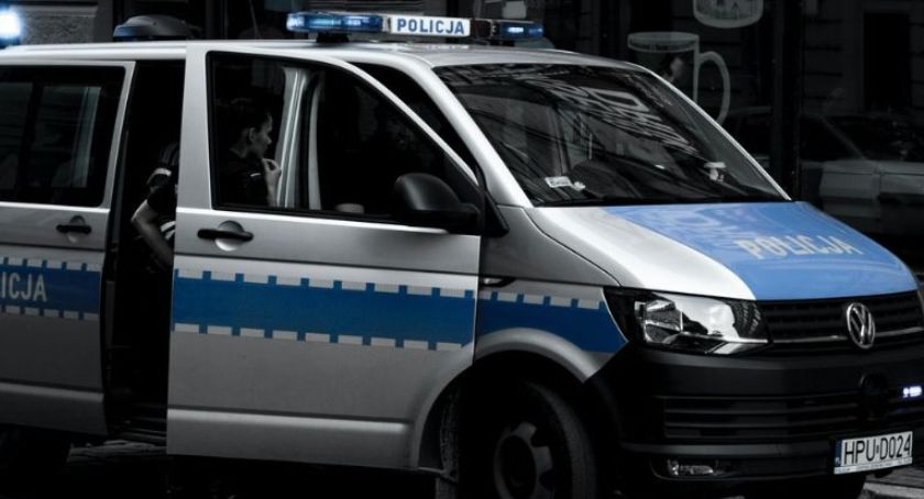 Bielszczanin zdemolował mieszkanie swojej matki, następnie skierował agresję na policjantów