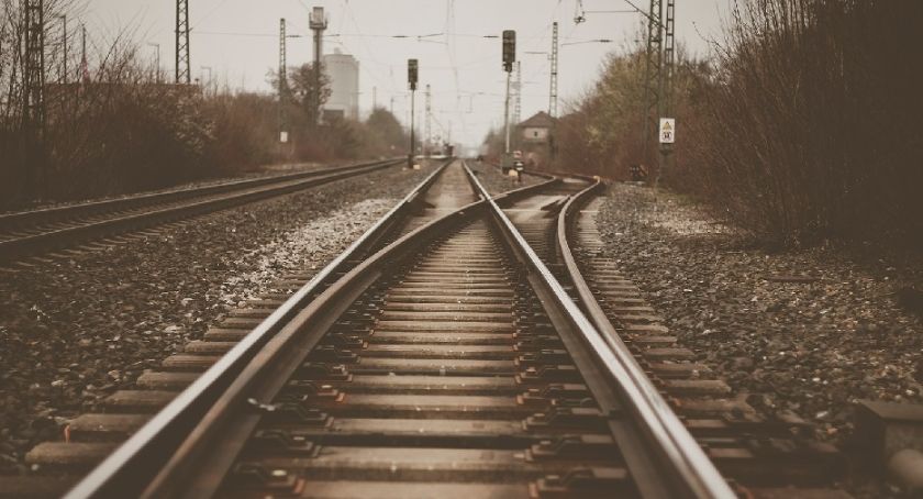 Wraca ruch pociągów w Czechowicach-Dziedzicach, ale rogatek na razie nie będzie