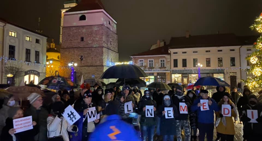 Protesty przeciwko Lex TVN w Bielsku-Białej i Żywcu