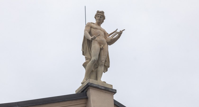 Apollo na bielskim teatrze wypiękniał