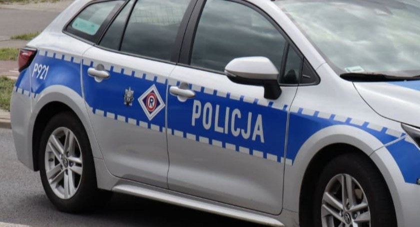 Pobił dwie przypadkowe osoby, później wtargnął do mieszkania i pobił 18-latka