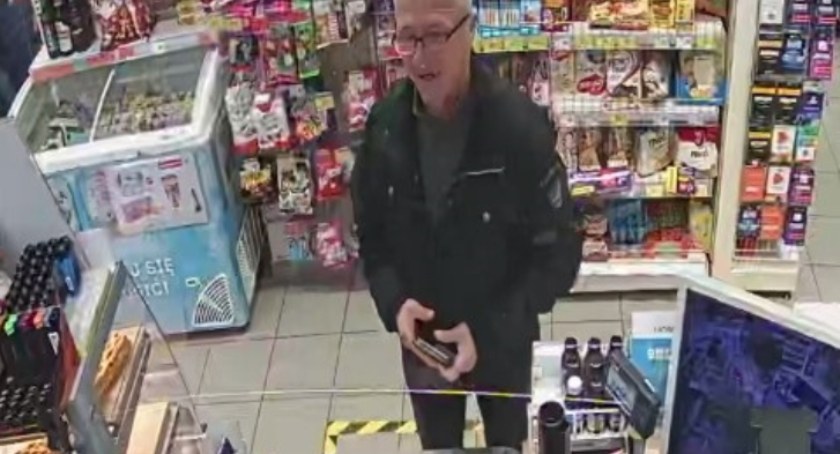 Policja poszukuje mężczyzny, który płacił cudzą kartą