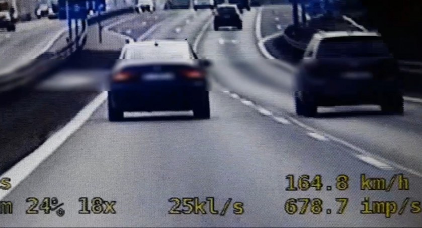 Słony mandat za 160 km/h. Bielska policja publikuje film