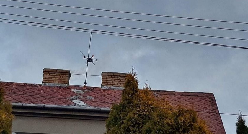 Straż miejska w Cieszynie kontroluje czym pali się w piecach