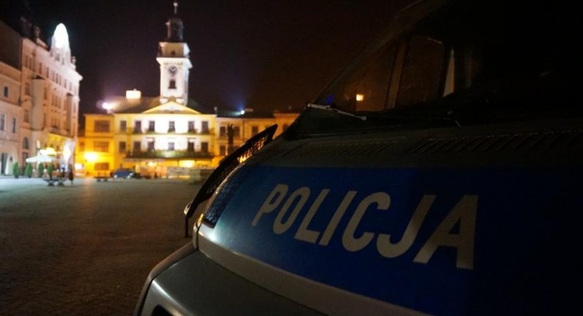 Kradzież samochodu, trefne dokumenty i poszukwiana 17-latka. Sukces cieszyńskiej policji