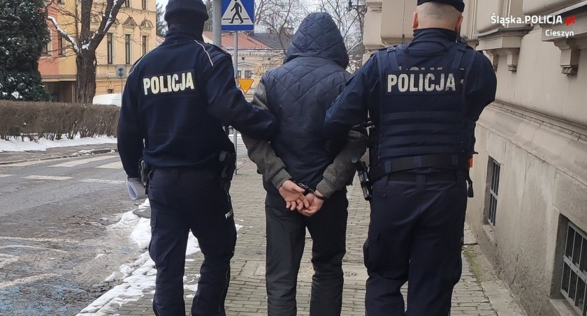Podczas interwencji zaatakował policjanta odłamkami szkła