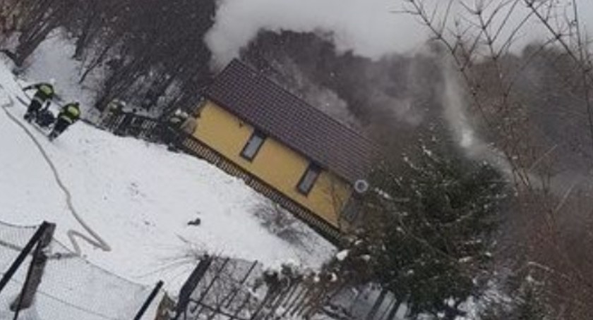 Strażak po służbie uratował sześć osób z płonącego budynku