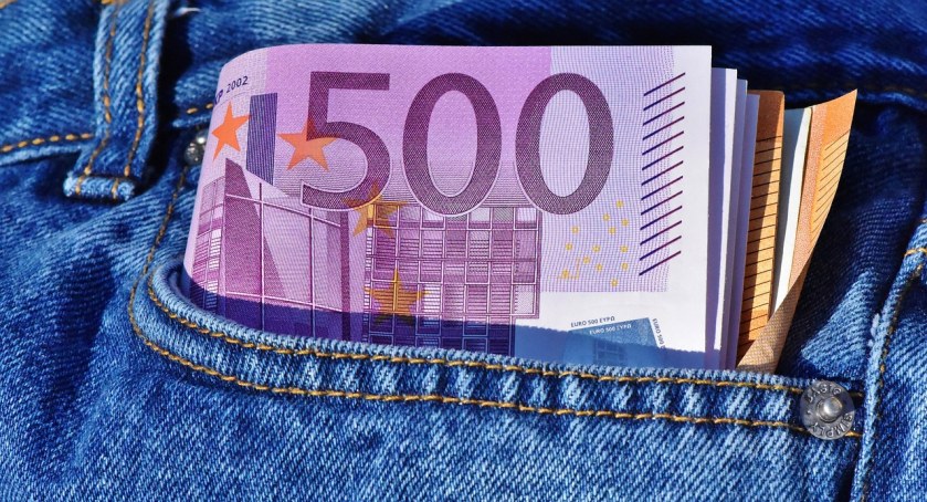 Zaproponował 500 euro łapówki policjantom