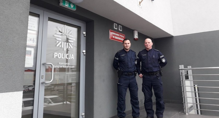 Odstąpili od pościgu aby pomóc nieprzytomnemu mężczyźnie