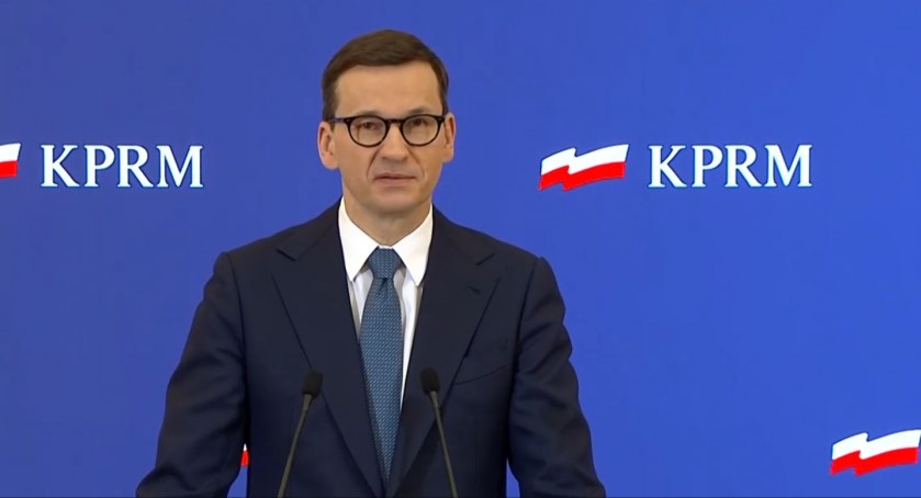 Rząd zniósł większość obostrzeń, ale maseczki wciąż z nami zostają