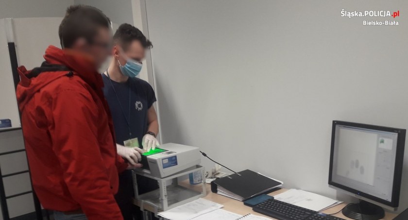 Groził ekspedientce nożem żądając pieniędzy | Kobieta użyła alarmu antynapadowego