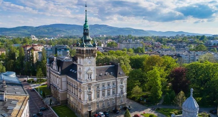 Ile Urząd Miejski w Bielsku-Białej wydał na reklamę w lokalnych mediach?