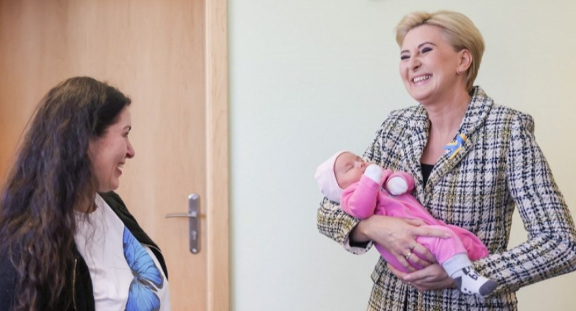 Pierwsza Dama odwiedziła na Żywiecczyźnie Ukrainki, które uciekły przed wojną