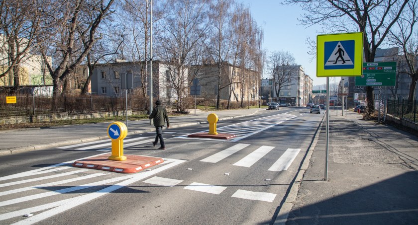 Na Piastowskiej pojawiła się wysepka, a z nią nastąpiła zmiana organizacji ruchu
