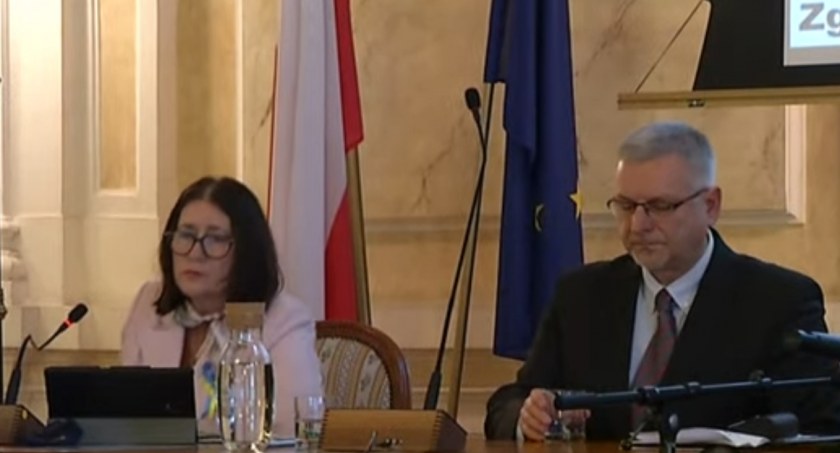 Janusz Okrzesik złożył rezygnację, Przewodniczącą Rady Miejskiej została Piegzik-Izydorczyk