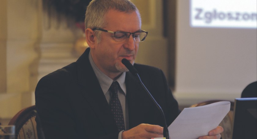 Jeszcze nie czas  na podsumowania. Rozmowa z Januszem Okrzesikiem 