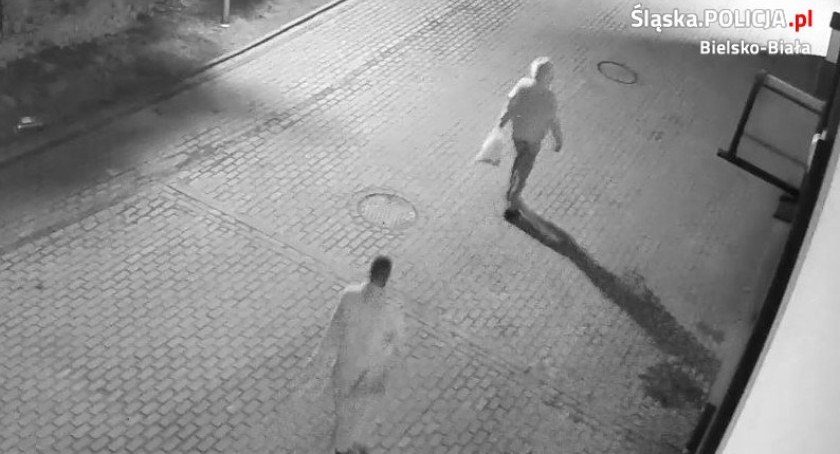 Poszukiwani za podpalenie | Policja publikuje nagranie z monitoringu FILM