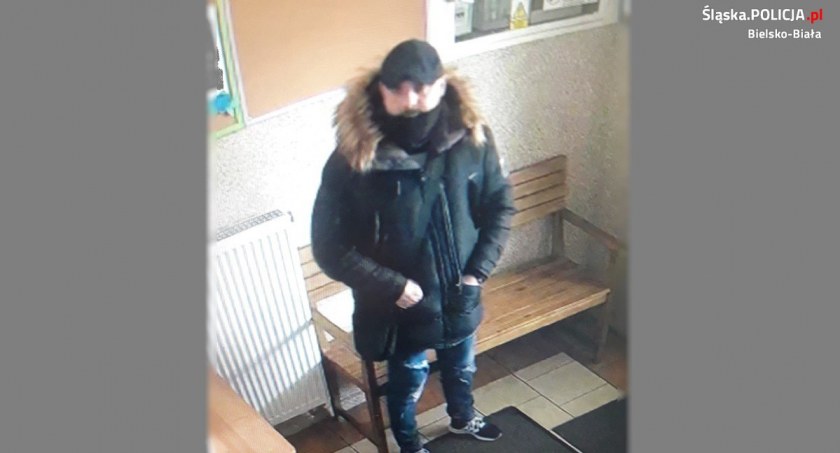 Próbował sforsować drzwi, ale mu nie wyszło | Poszukuje go policja