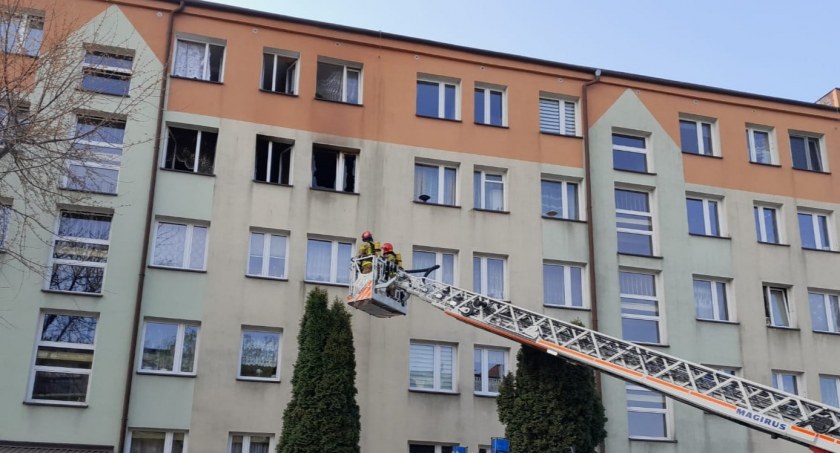 Jedna osoba zmarła, druga została poparzona w pożarze w Bielsku-Białej