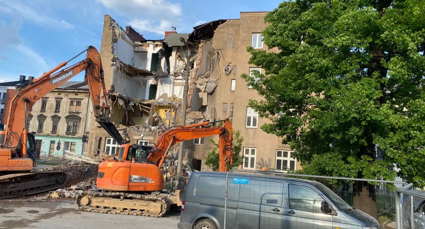 Miasto rozpoczęło wyburzanie kamienicy, mimo, że zabronił tego konserwator (Aktualizacja)
