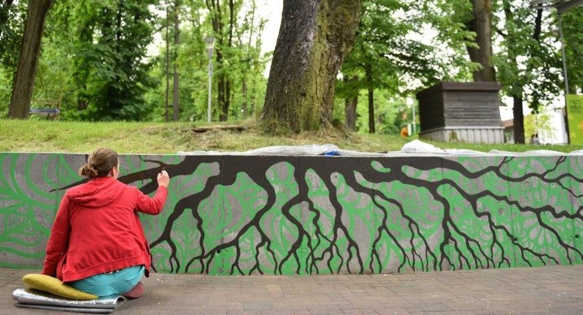 W Bielsku-Białej powstał nowy mural p.t. Wszyscy jestesmy spokrewnieni [FOTO]